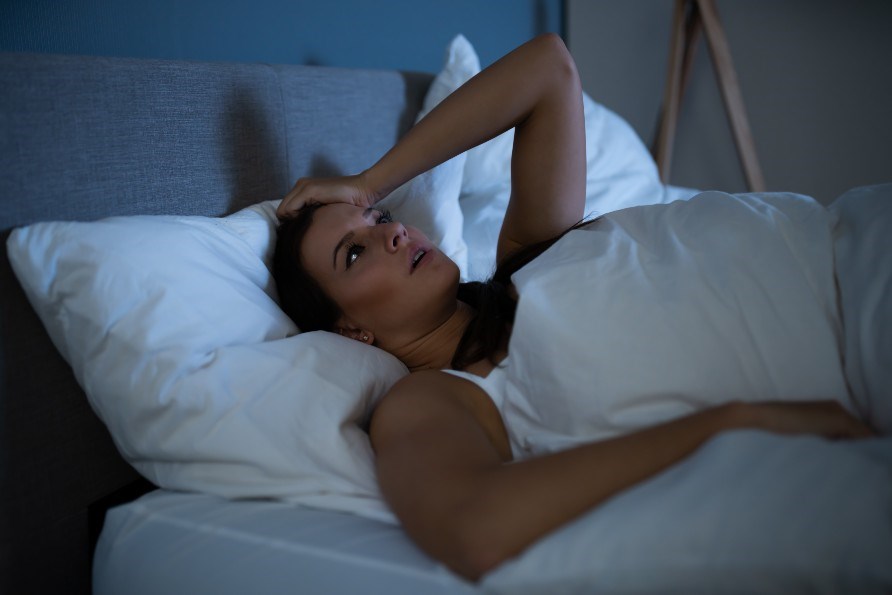 Stresset kvinde med søvnmangel. Stresset kvinde med søvnmangel.